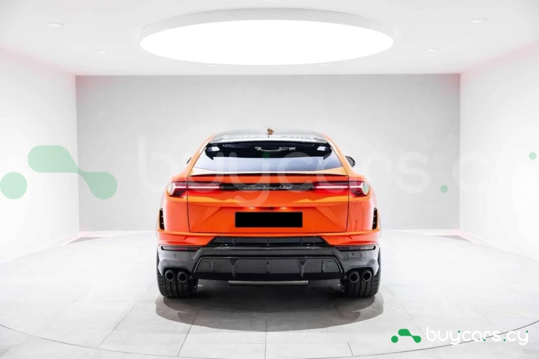 Lamborghini Urus Orange