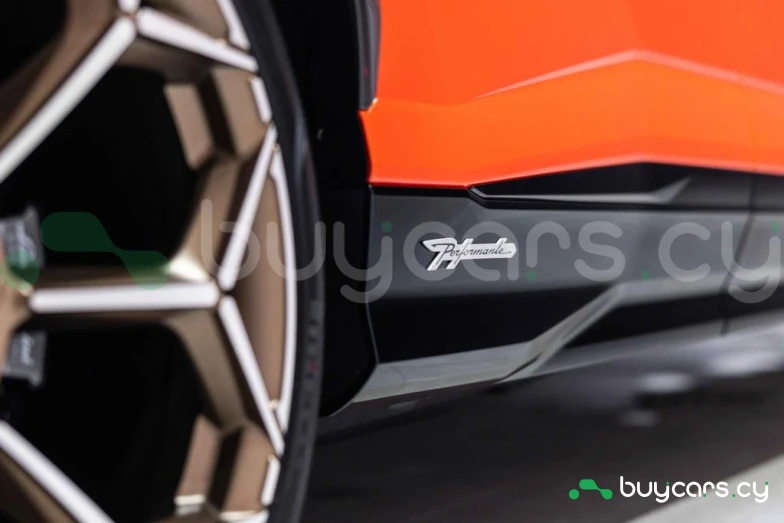 Lamborghini Urus Orange