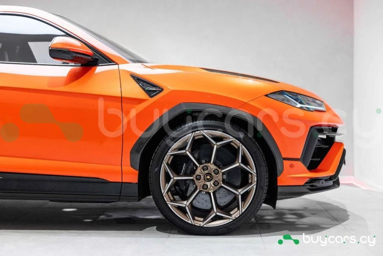 Lamborghini Urus Orange