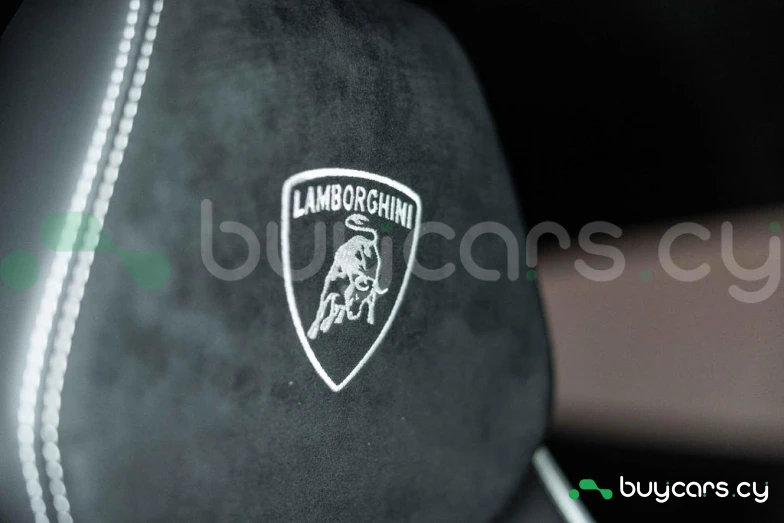 Lamborghini Urus Orange