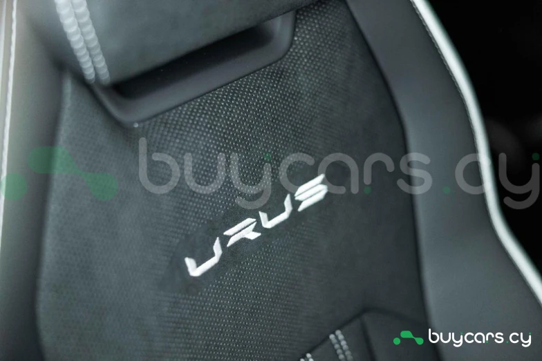 Lamborghini Urus Orange