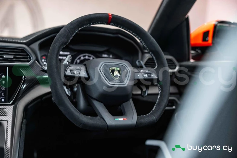 Lamborghini Urus Orange