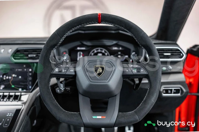 Lamborghini Urus Orange