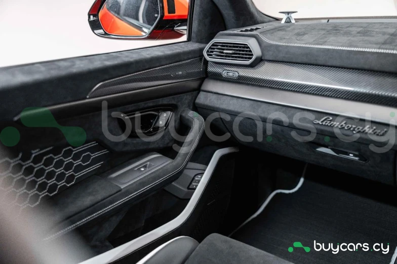 Lamborghini Urus Orange