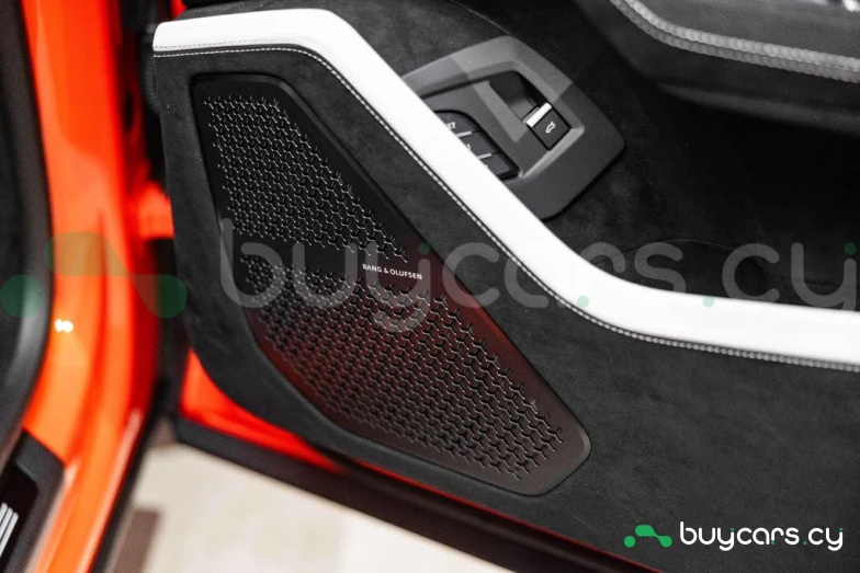 Lamborghini Urus Orange