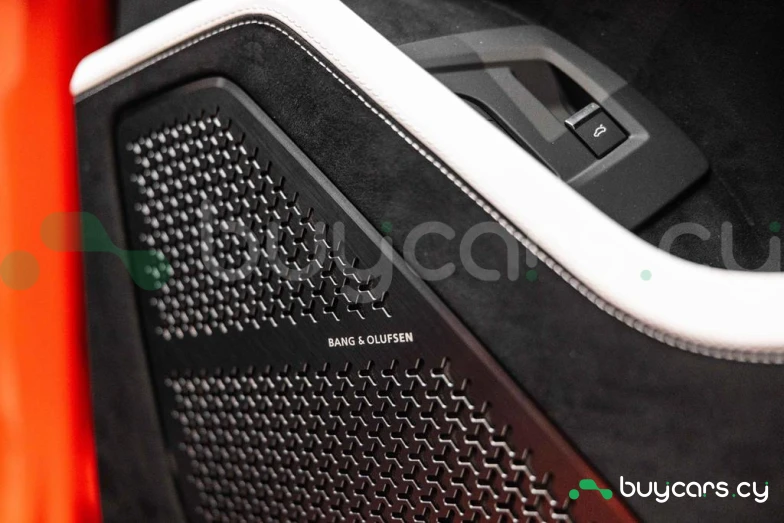 Lamborghini Urus Orange