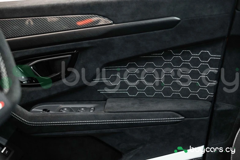 Lamborghini Urus Orange