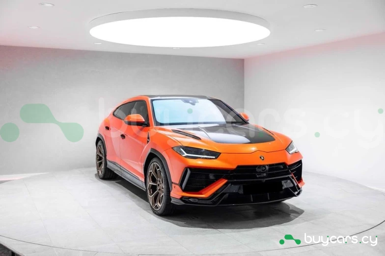 Lamborghini Urus Orange