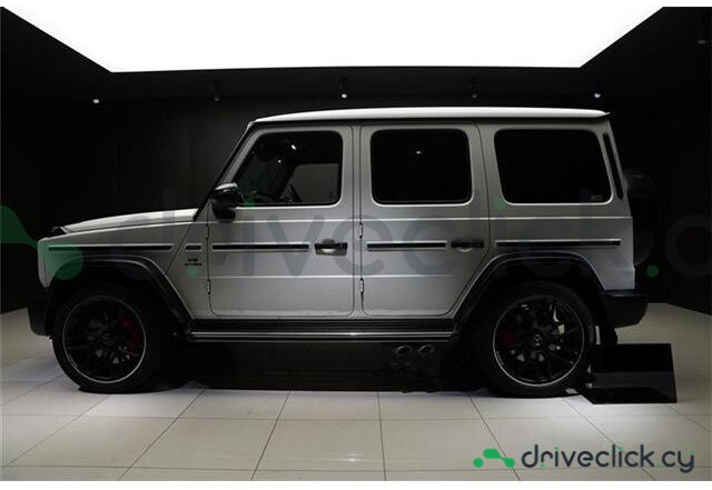 Mercedes G-class White