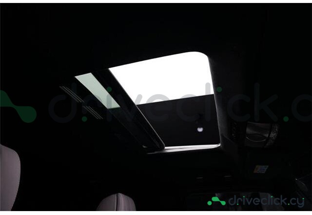 Mercedes G-class White