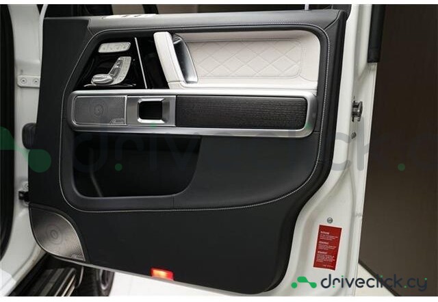 Mercedes G-class White
