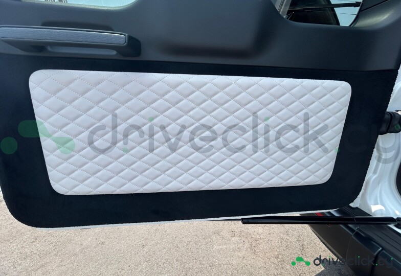 Mercedes G-class White