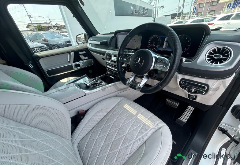 Mercedes G-class White