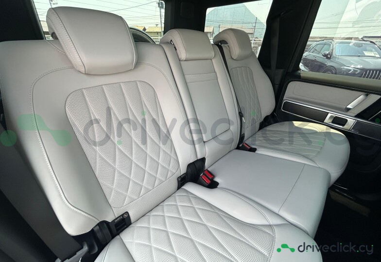 Mercedes G-class White