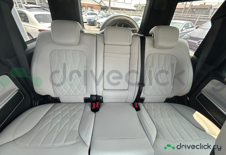 Mercedes G-class White