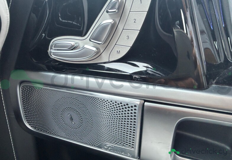 Mercedes G-class White