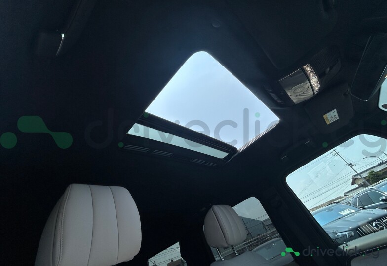 Mercedes G-class White