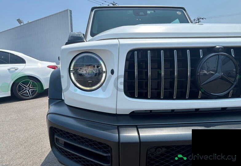 Mercedes G-class White