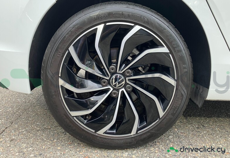 Volkswagen Golf White