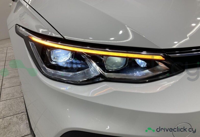 Volkswagen Golf White