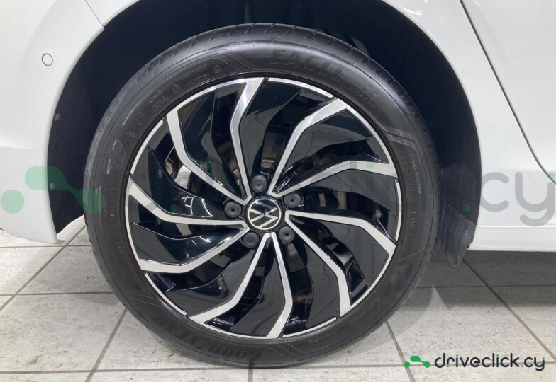 Volkswagen Golf White