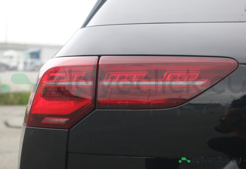 Volkswagen Golf Black