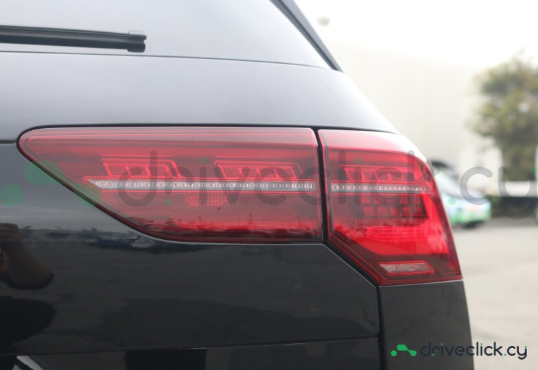 Volkswagen Golf Black