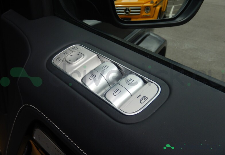 Mercedes G-class Black