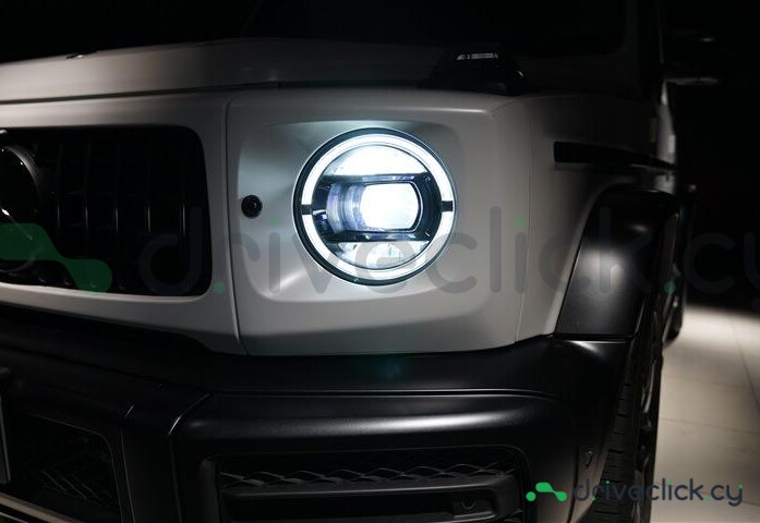 Mercedes G-class White