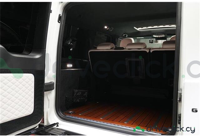 Mercedes G-class White