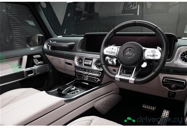 Mercedes G-class White