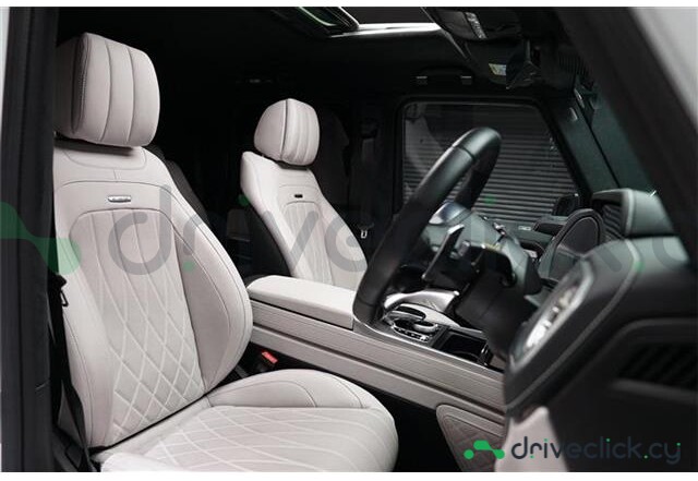 Mercedes G-class White