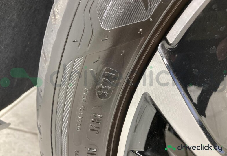 Volkswagen Golf White