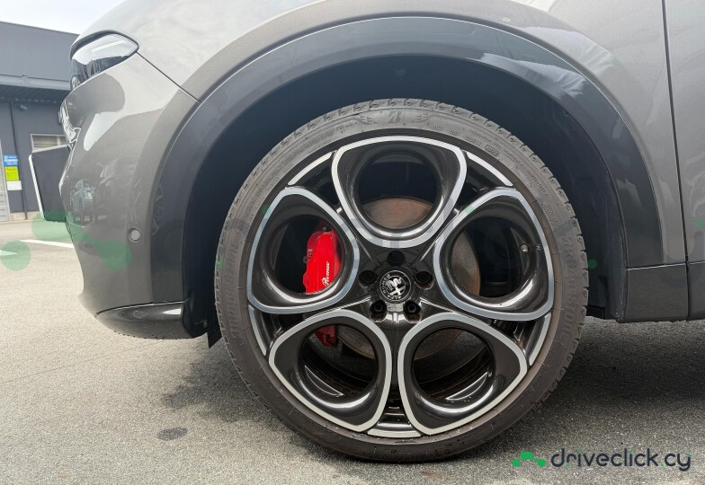 Alfa Romeo Tonale Grey