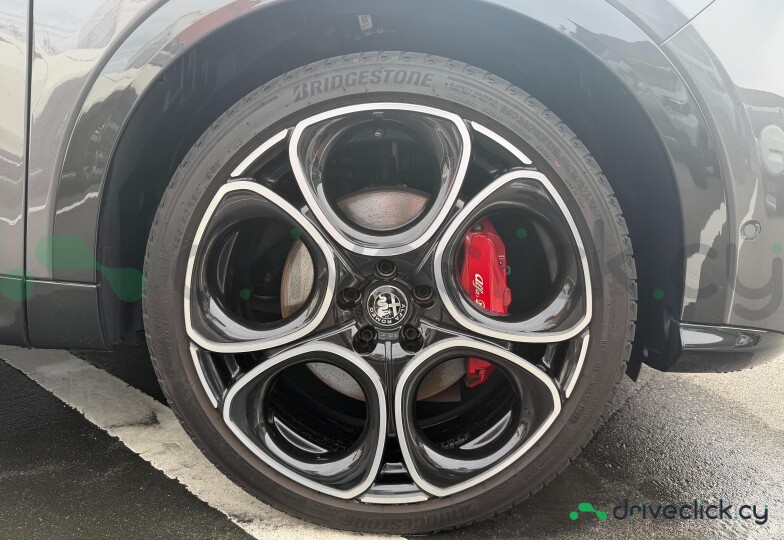 Alfa Romeo Tonale Grey