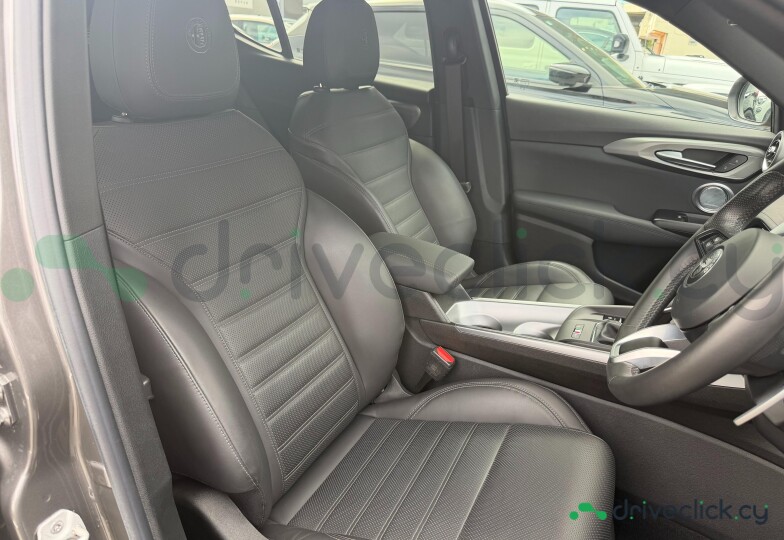 Alfa Romeo Tonale Grey