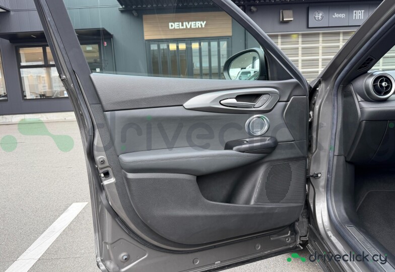 Alfa Romeo Tonale Grey