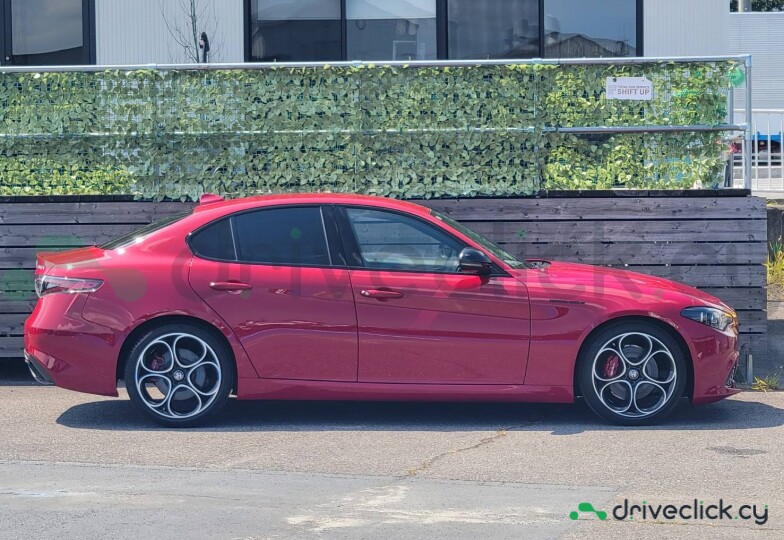 Alfa Romeo Giulia Red