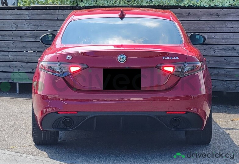 Alfa Romeo Giulia Red