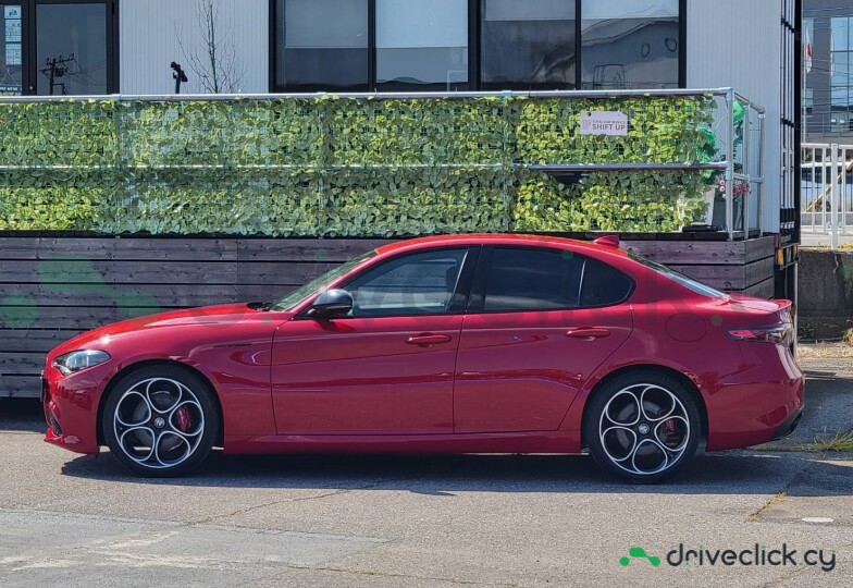 Alfa Romeo Giulia Red