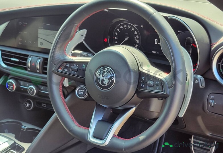 Alfa Romeo Giulia Red