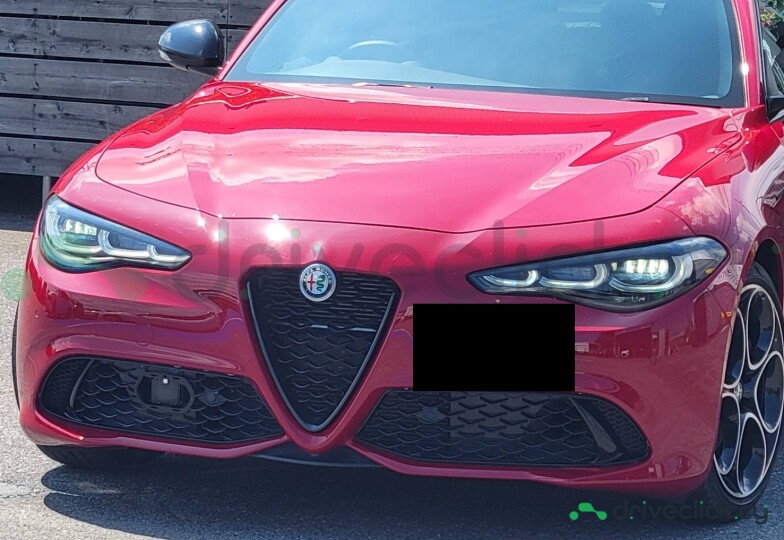Alfa Romeo Giulia Red