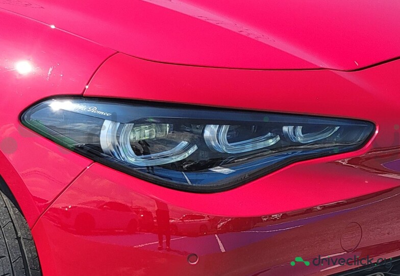 Alfa Romeo Giulia Red