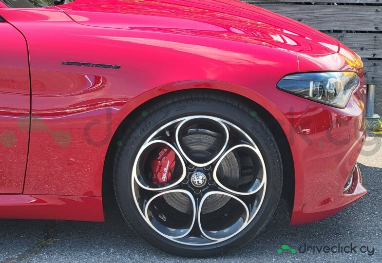 Alfa Romeo Giulia Red