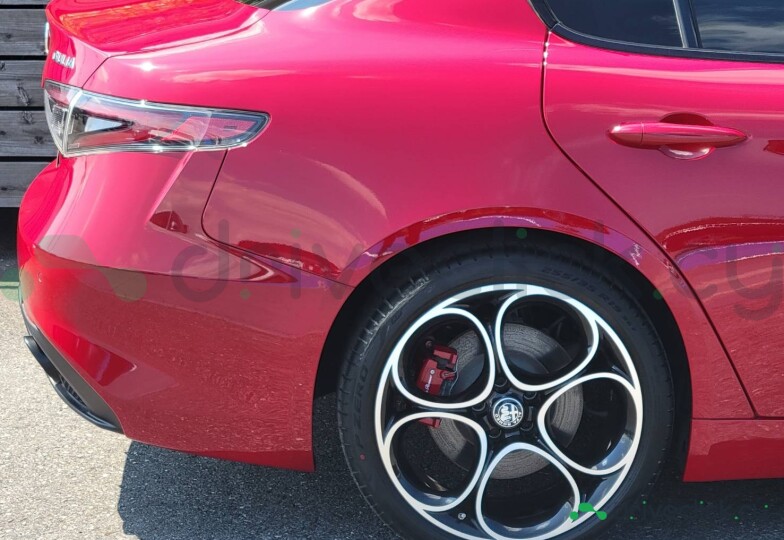 Alfa Romeo Giulia Red