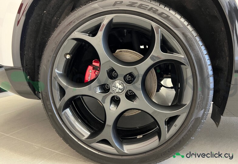 Alfa Romeo Stelvio White