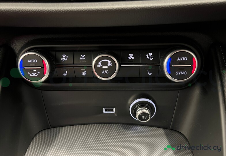Alfa Romeo Stelvio White