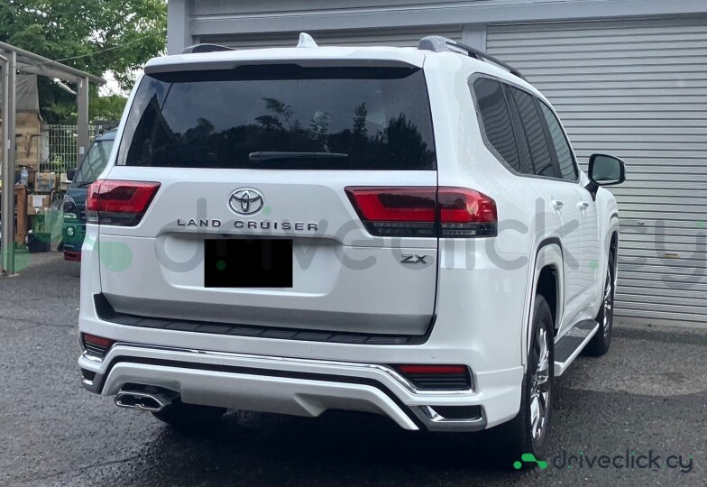 Toyota Land Cruiser 300 White
