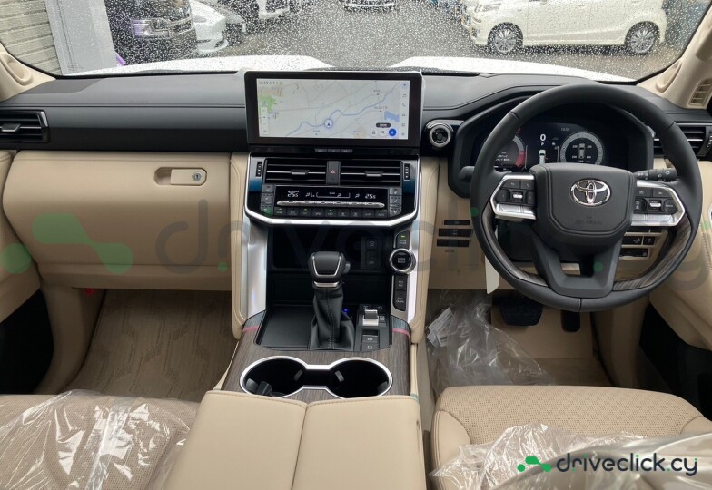 Toyota Land Cruiser 300 White