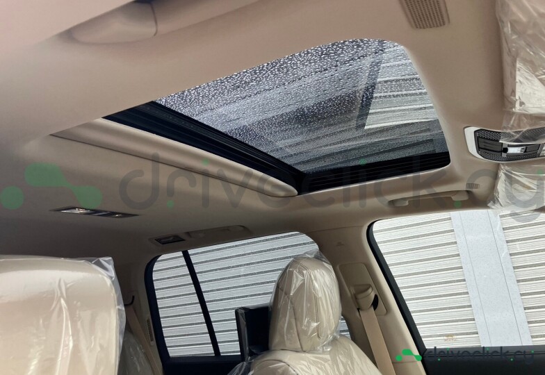 Toyota Land Cruiser 300 White